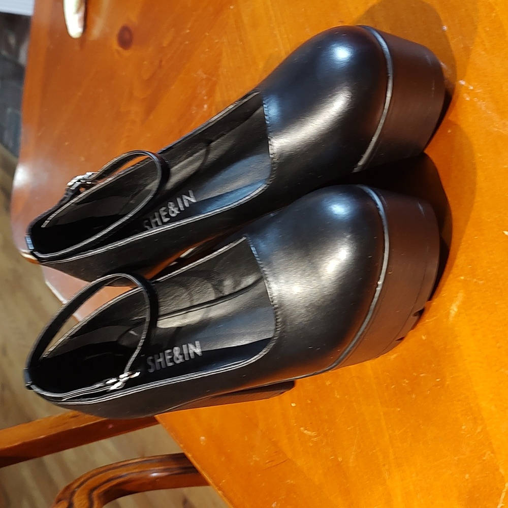 Black platform dress shoes